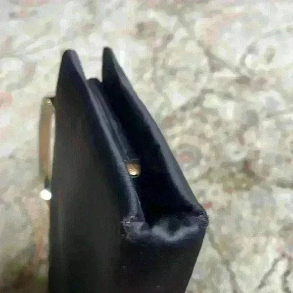 Vintage 50s/60s Andé black silk clutch - Picture 4 of 16